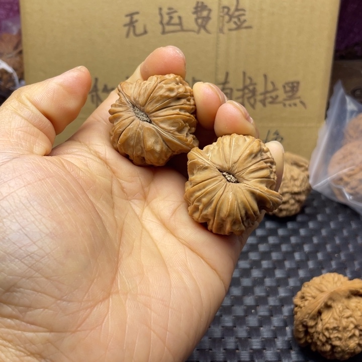 零***离文玩核桃吊坠磨盘