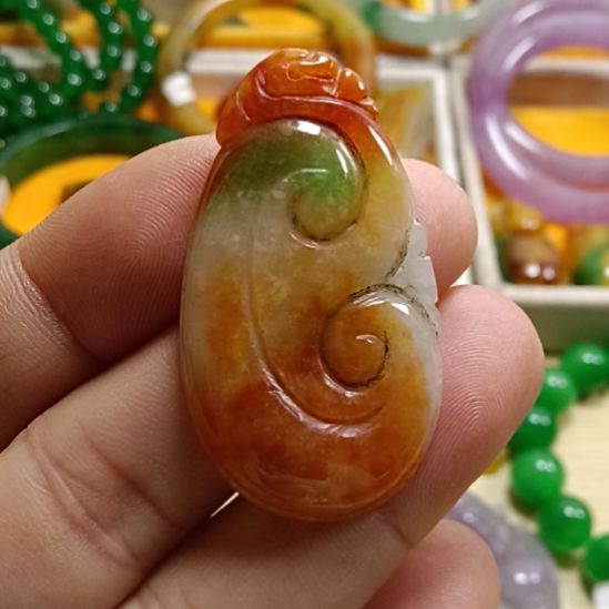 翡翠颈饰未镶嵌翡翠