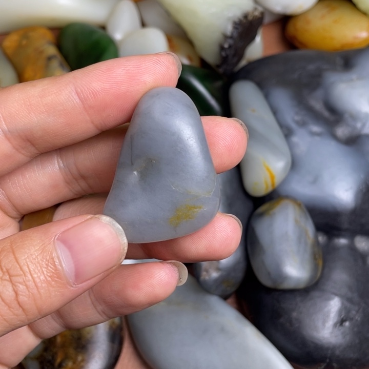 和田玉（糖玉）未镶嵌珠宝奇石