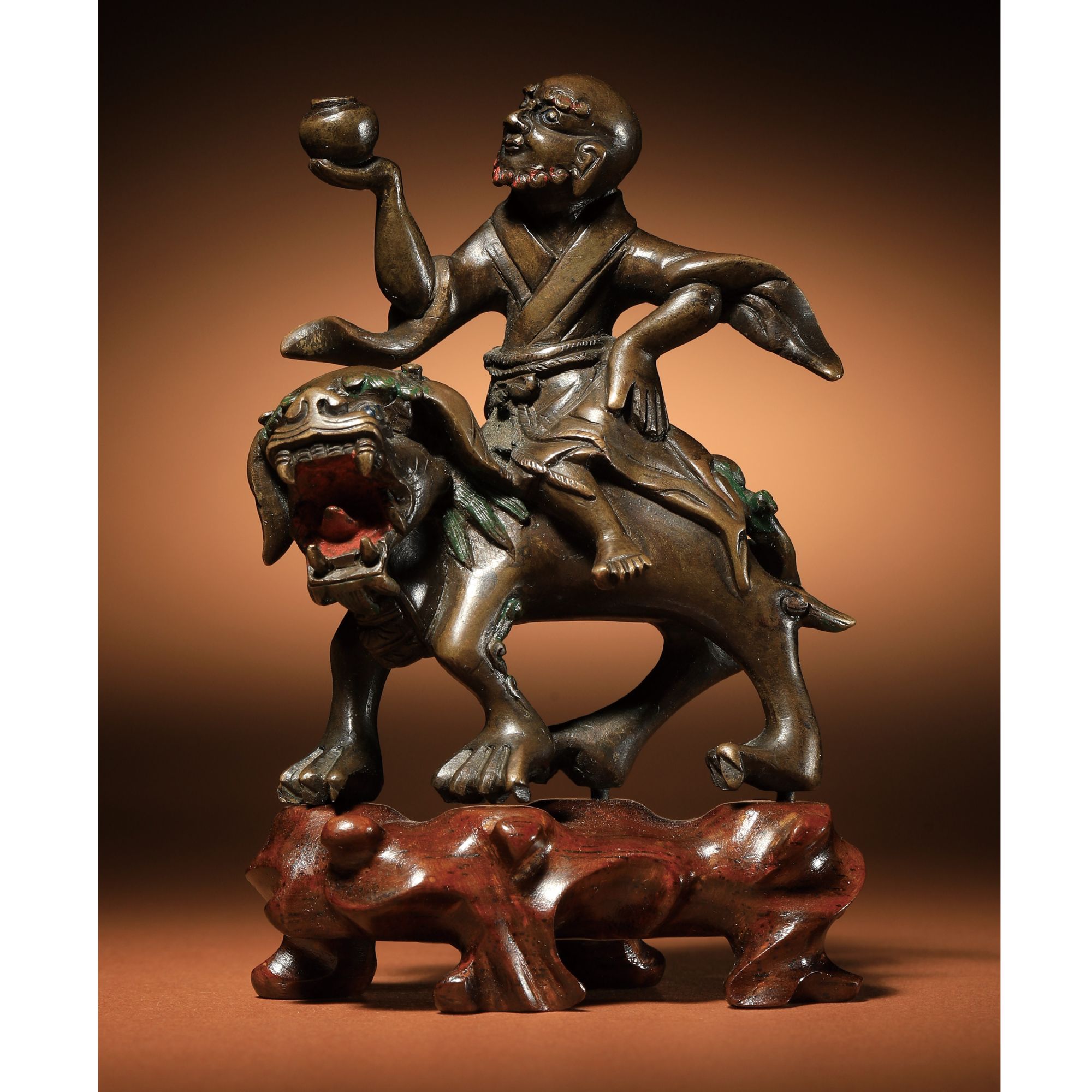 清康熙 铜漆彩托钵罗汉骑狮摆件