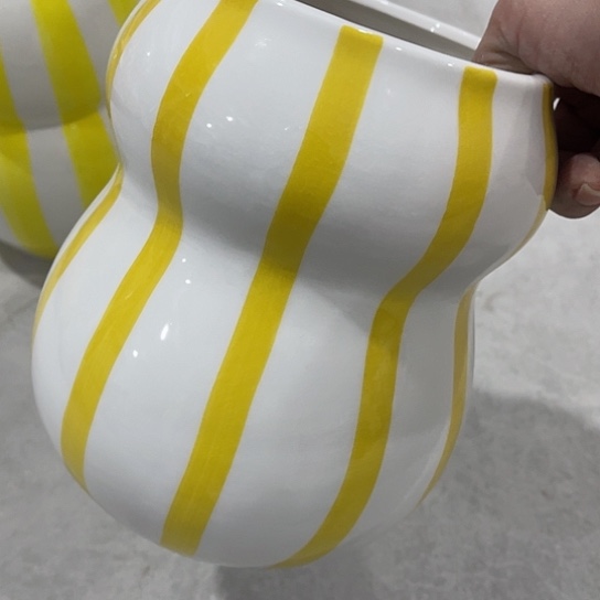 小****多肉绿植陶瓷花盆9.9包邮，有孔