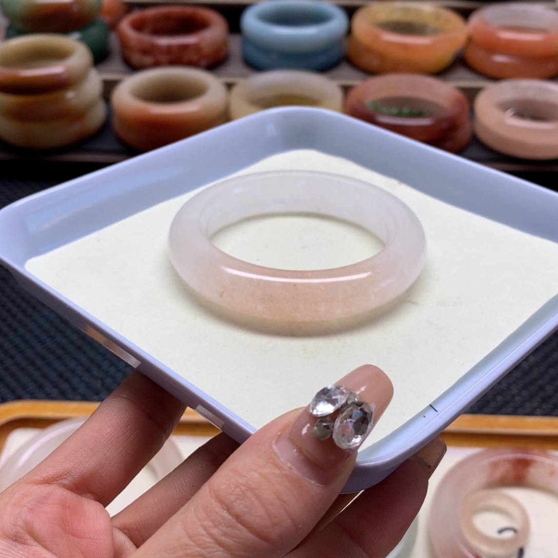 石英质玉手镯未镶嵌