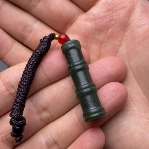 迈***僧和田玉未镶嵌颈饰