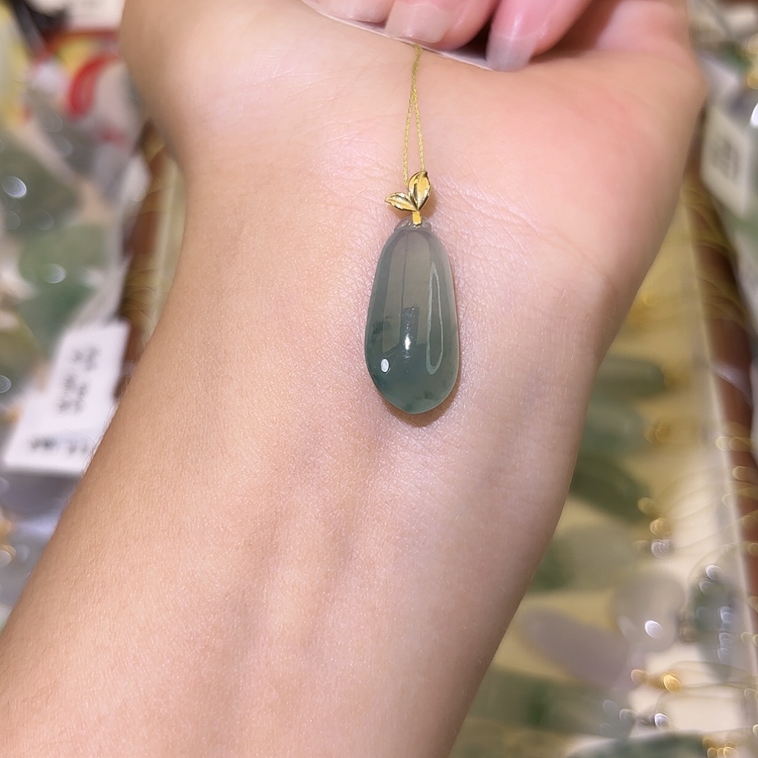 爱***丘翡翠18K金镶嵌颈饰福瓜