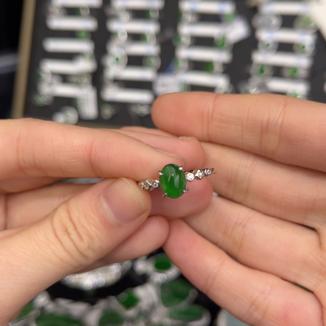 翡翠戒指银S925镶嵌翡翠戒指