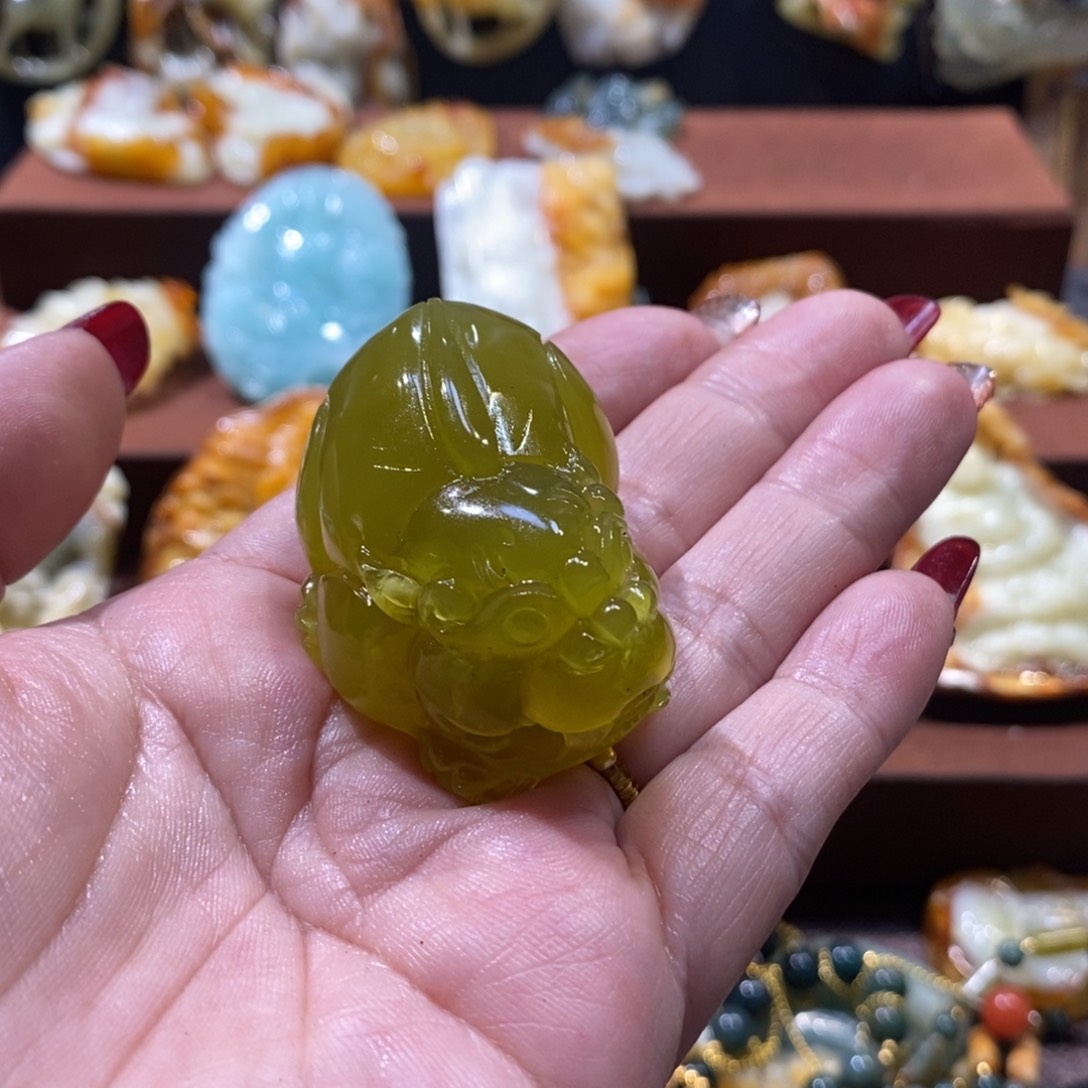 蛇纹石玉颈饰未镶嵌云