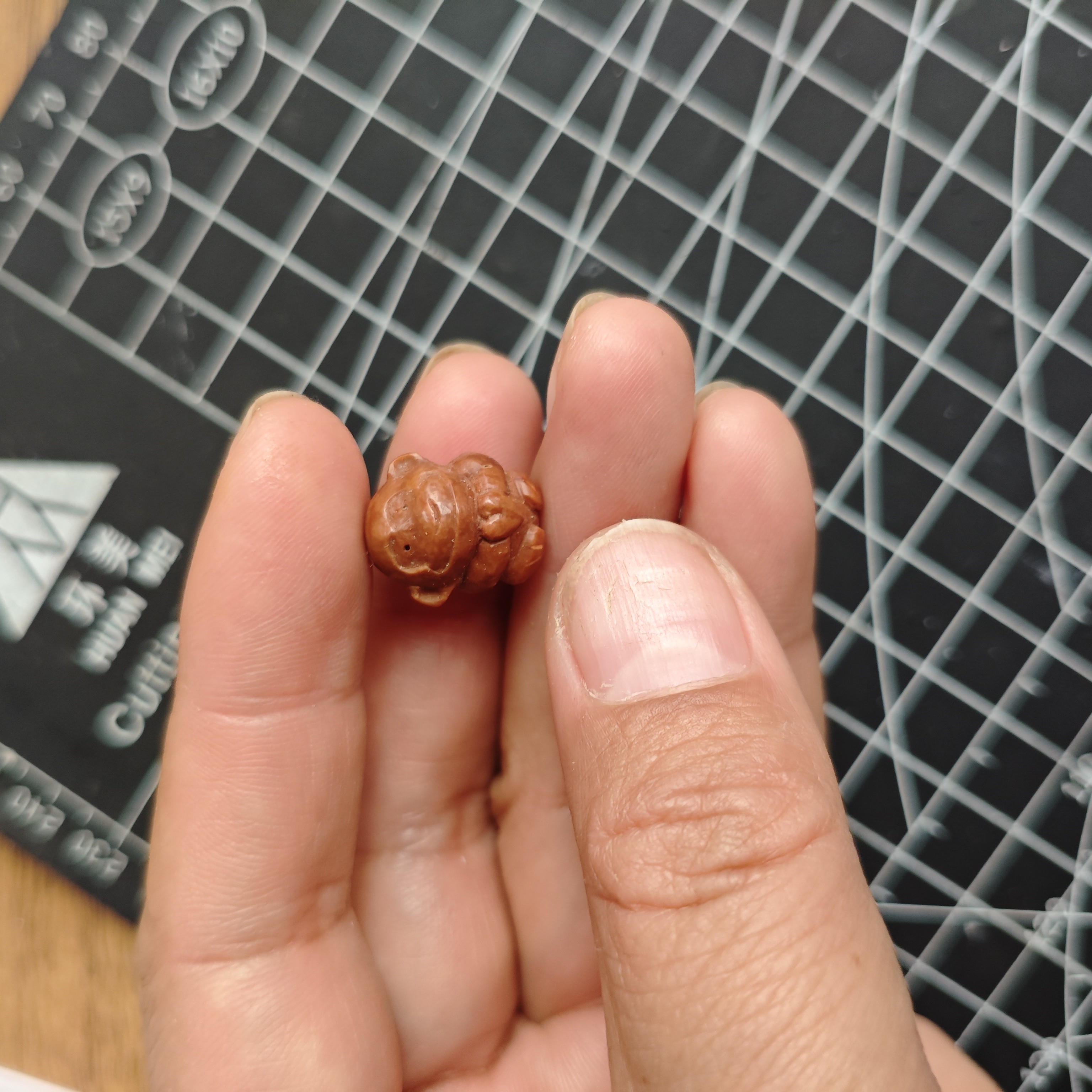 匠人纯手工雕刻十二生肖猴野生桃核手链挂件