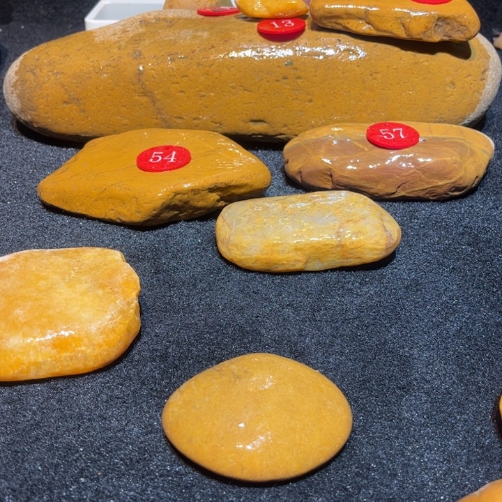 紫***8天然黄蜡石不染色