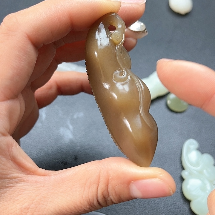 【闪购商品】颈饰未镶嵌和田玉一***?