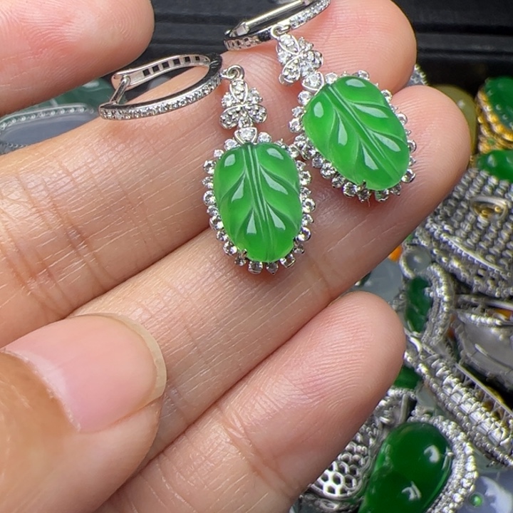 翡翠18K金镶嵌耳饰