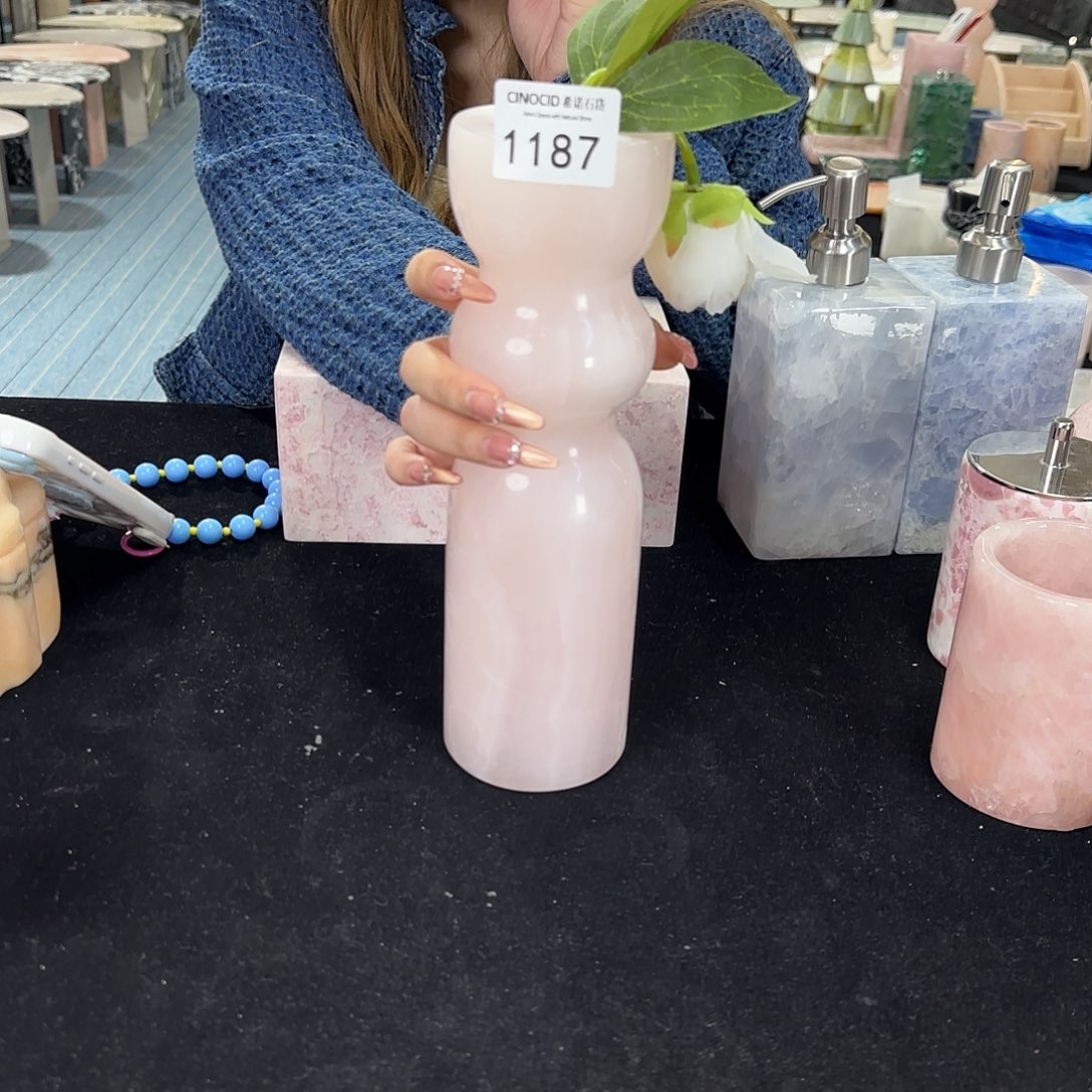 努***咩1187粉玉咕噜花瓶福利