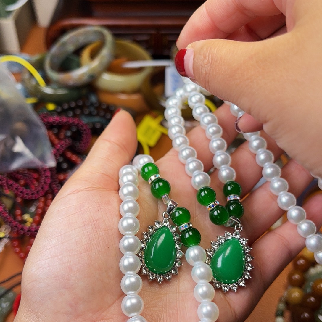 蛇纹石玉未镶嵌颈饰