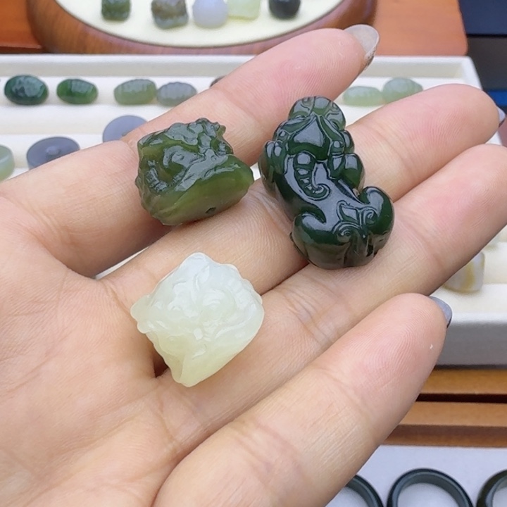 青***价和田玉（糖玉）未镶嵌车挂