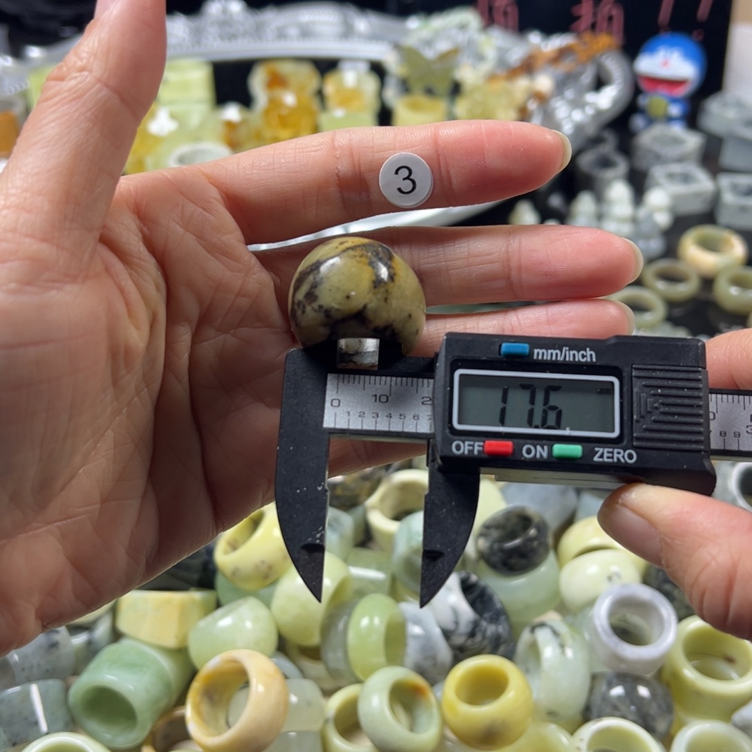 蛇纹石玉未镶嵌戒指