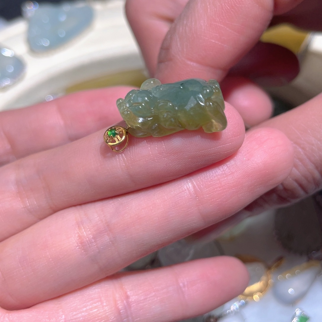 翡翠颈饰18K金镶嵌翡翠