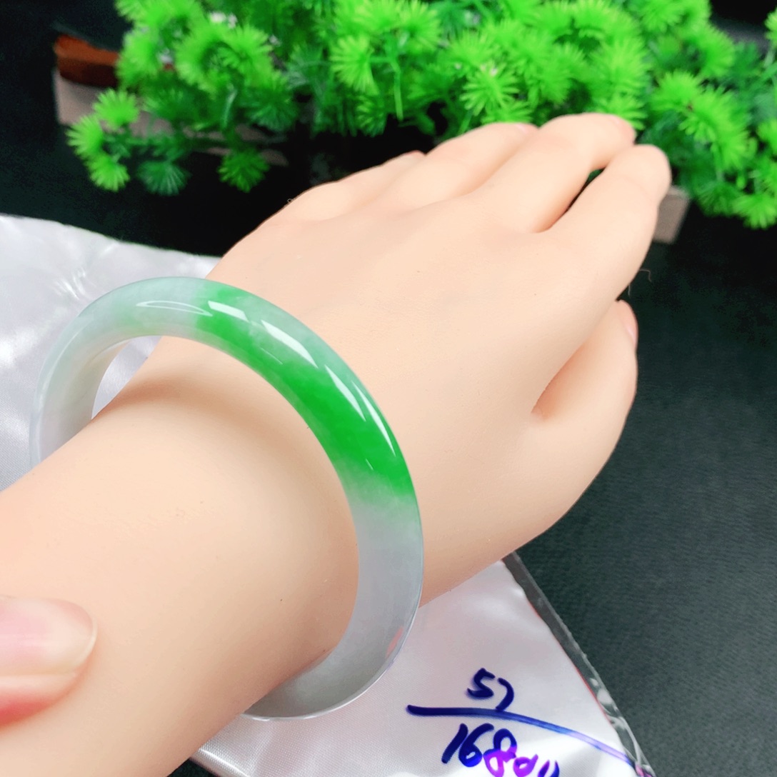 翡翠未镶嵌手镯57圈
