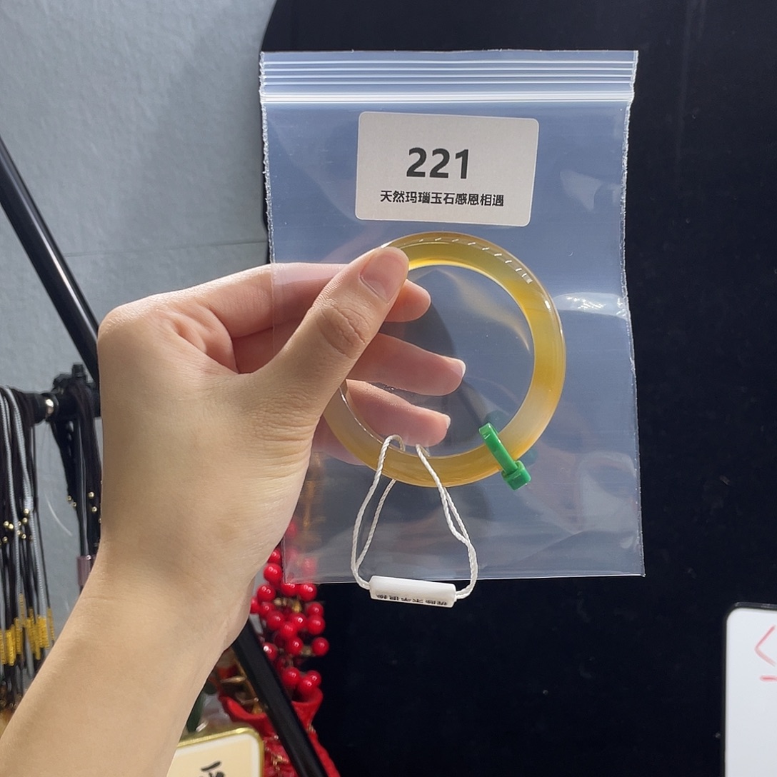 琳***7玛瑙/玉髓未镶嵌手镯