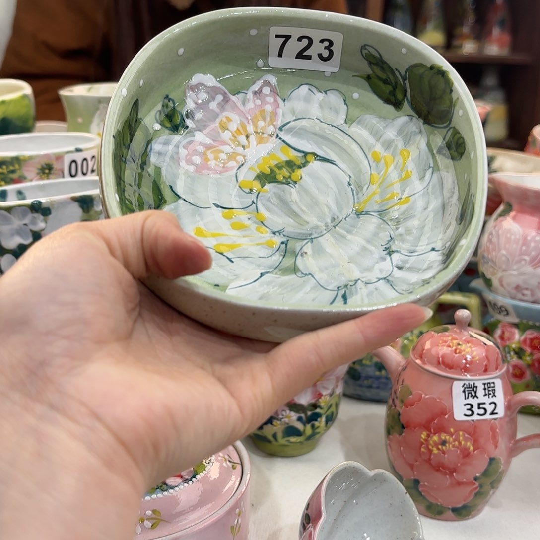 瓷片兔兔盖茨。兔兔