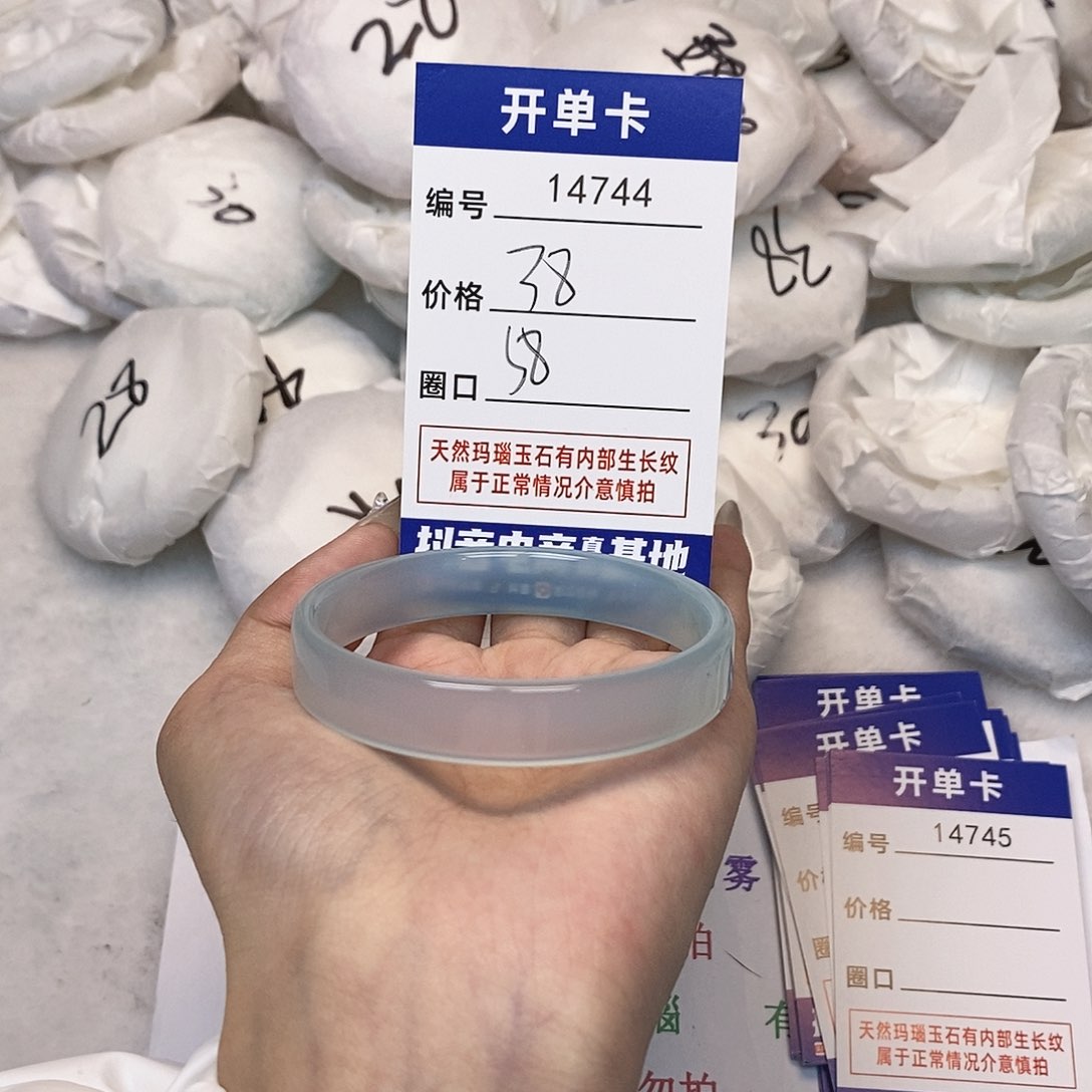 玛瑙/玉髓手镯未镶嵌744