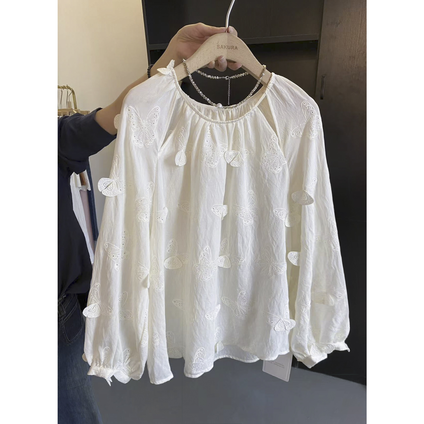 璎婲sᴀᴋᴜʀᴀ【贝蒂茶会】媛法式立体蝴蝶刺绣镂空插肩袖温柔气质衬衫