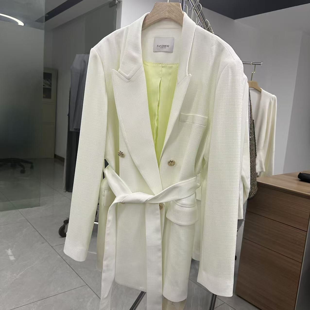 秋冬季潮流设计感藏青色西装外套 F7937