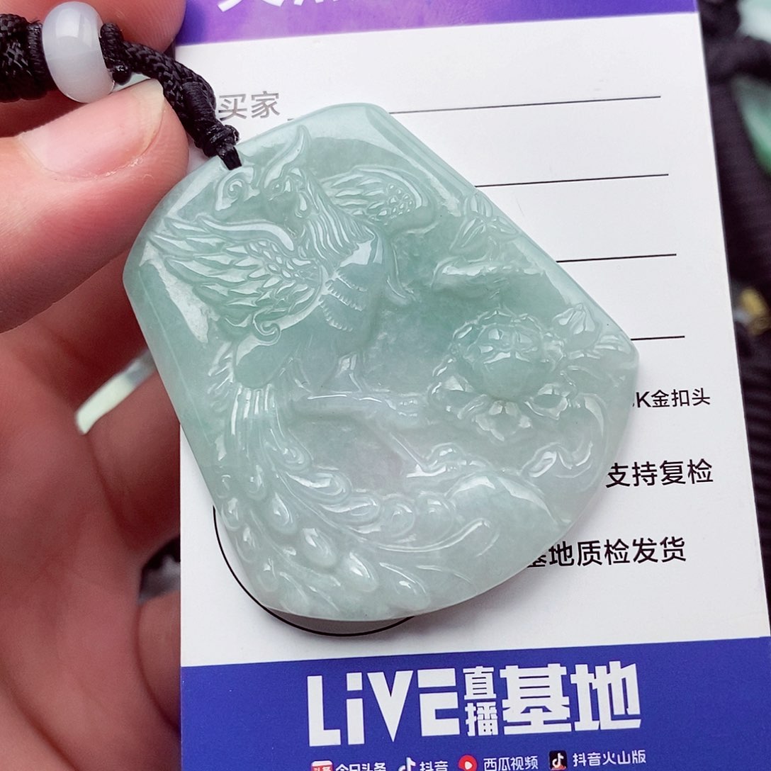 翡翠挂件未镶嵌翡翠