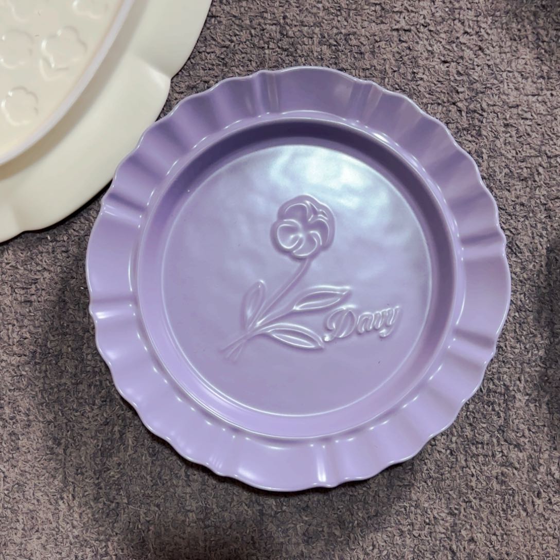 陶瓷紫浮雕花朵八寸餐盘微微瑕