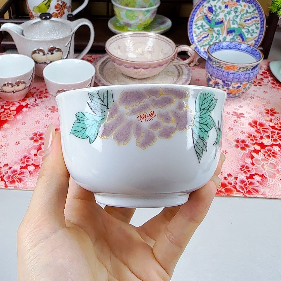 他家茶具瓷器真美！