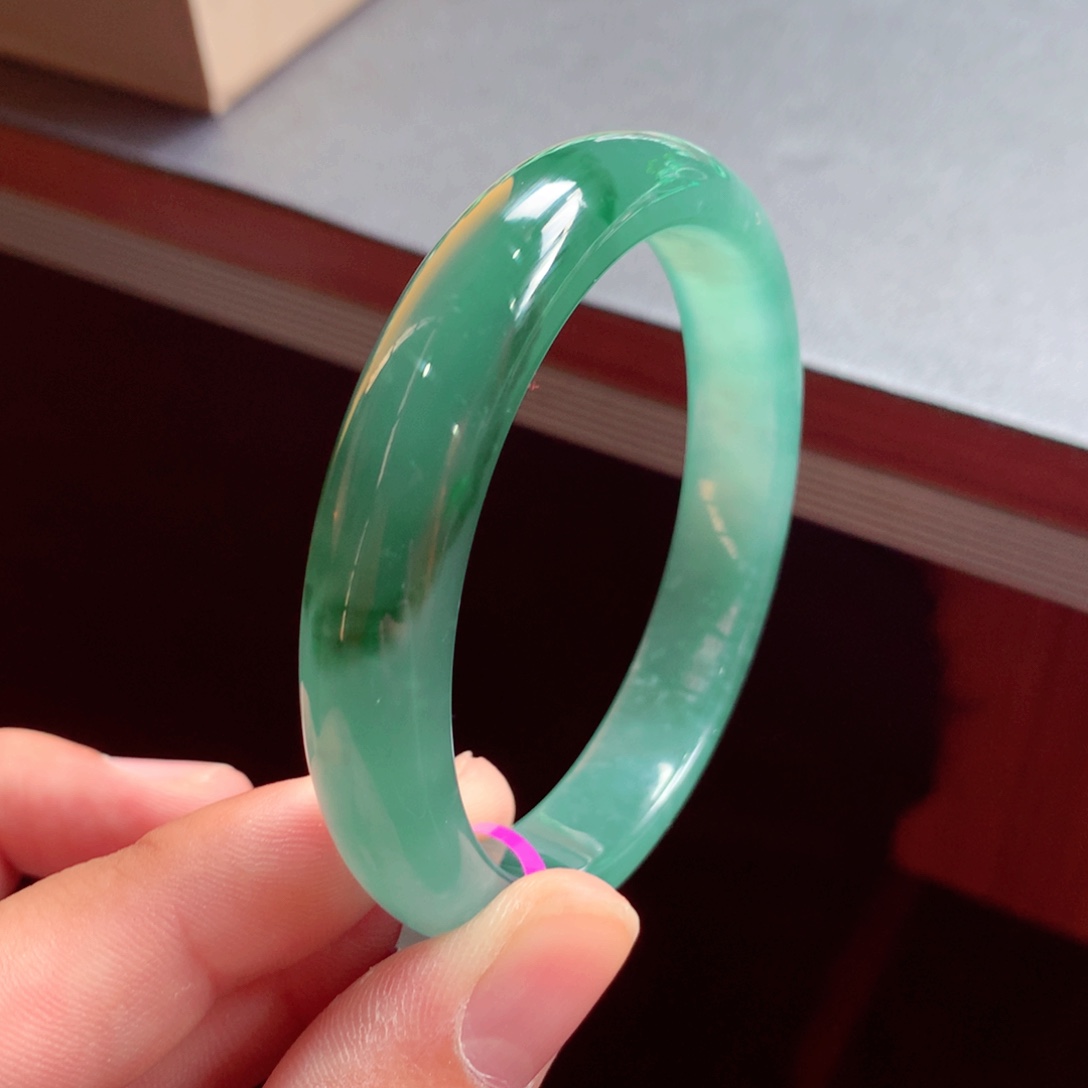 翡翠手镯未镶嵌缅甸翡翠