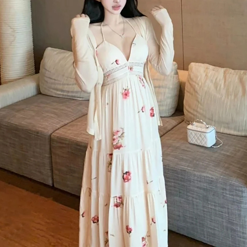 女神裙度假裙天花板设计感蕾丝串珠自带胸垫吊带裙  A24967