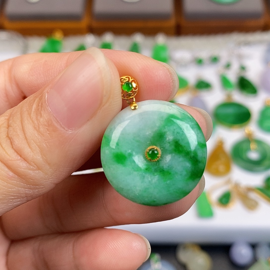 吊坠(不含链)18K金镶嵌翡翠