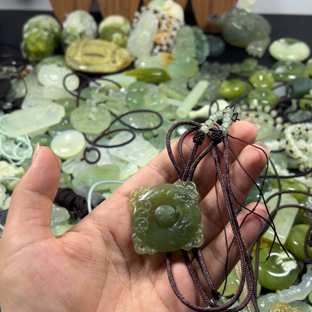 做***己岫玉未镶嵌吊坠(不含链)