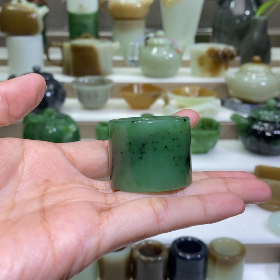 和田玉把件未镶嵌?****?碧玉扳指22.1
