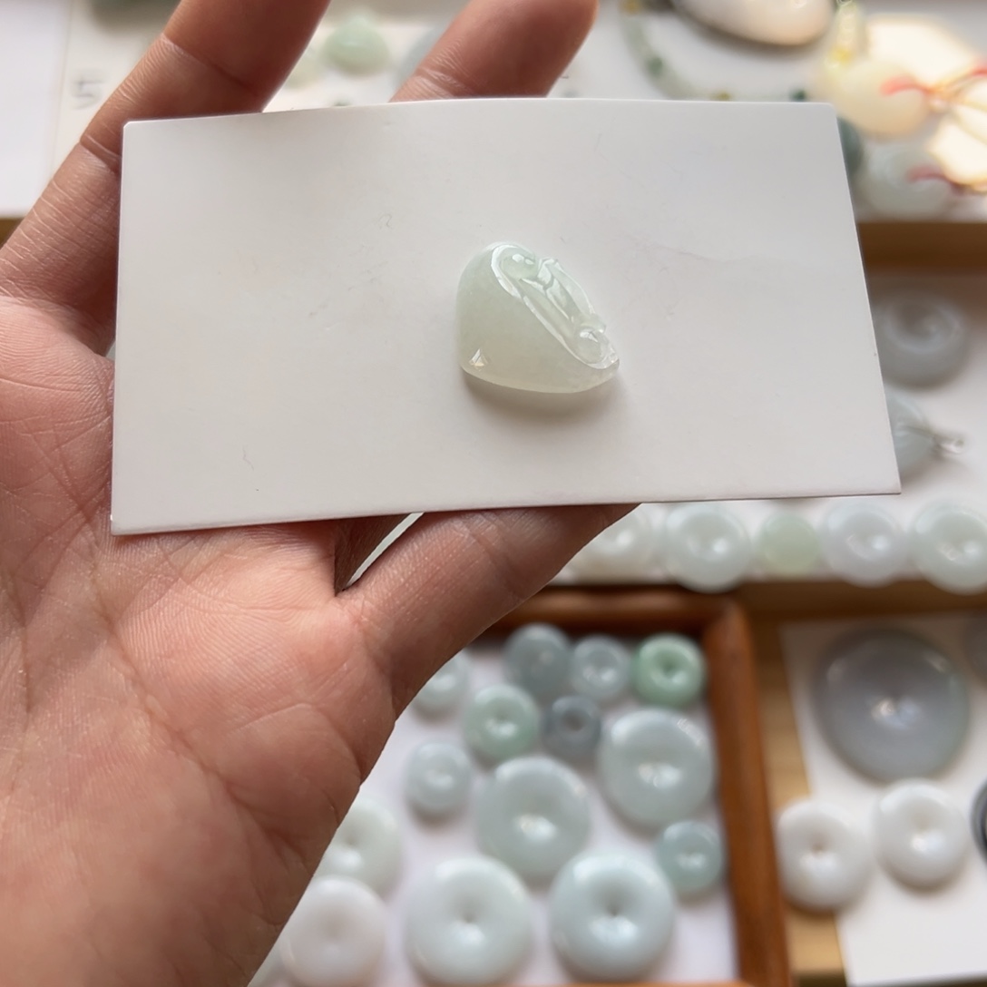 翡翠吊坠(不含链)未镶嵌