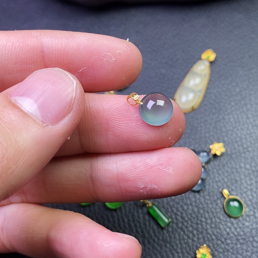 吊坠(不含链)18K金镶嵌翡翠