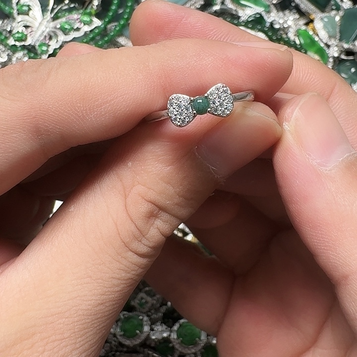 翡翠未镶嵌戒指天然A货翡翠放漏