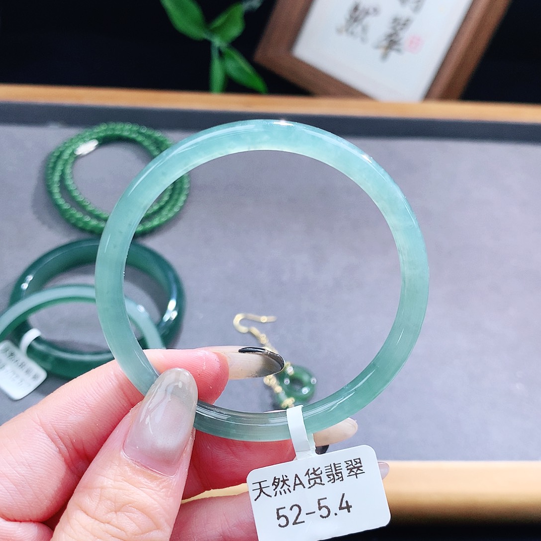 翡翠手镯（圆镯）未镶嵌