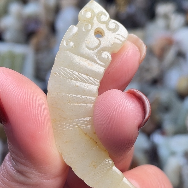 心***手和田玉未镶嵌颈饰