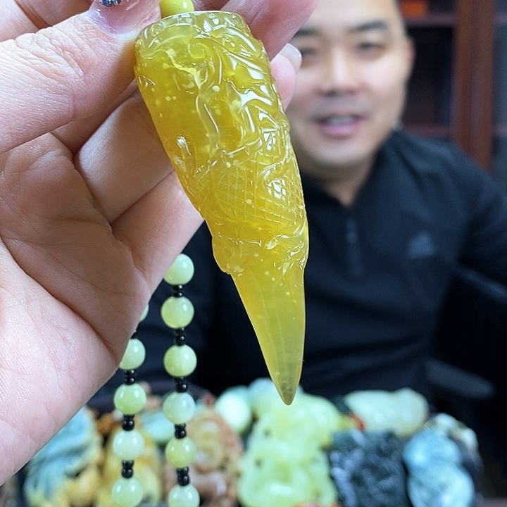 蛇纹石玉吊坠未镶嵌