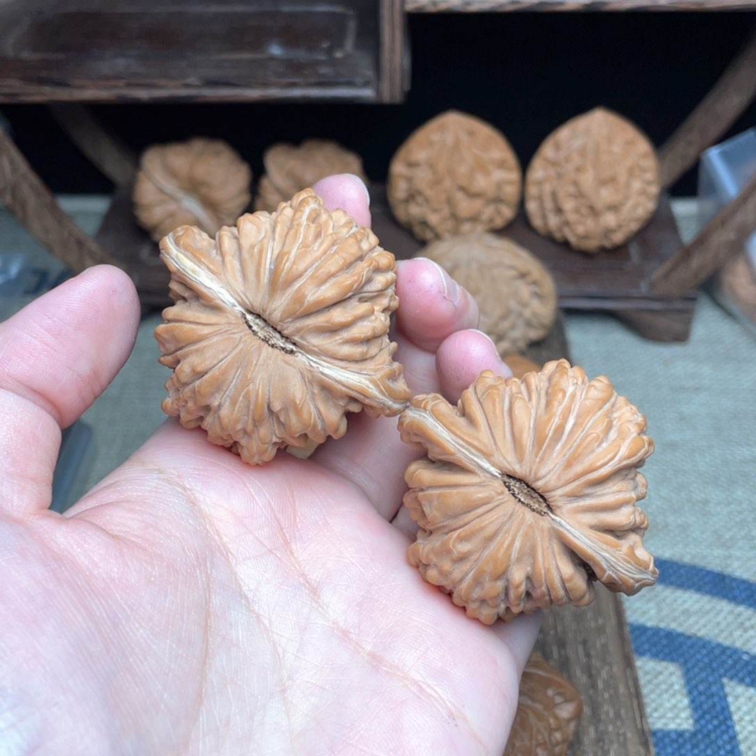 文玩核桃把件众**城49四座楼