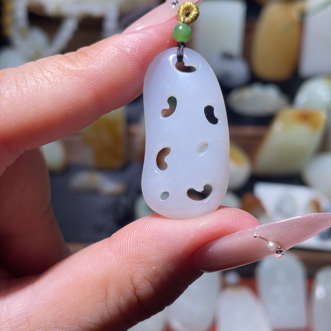 颈饰未镶嵌和田玉（子料）