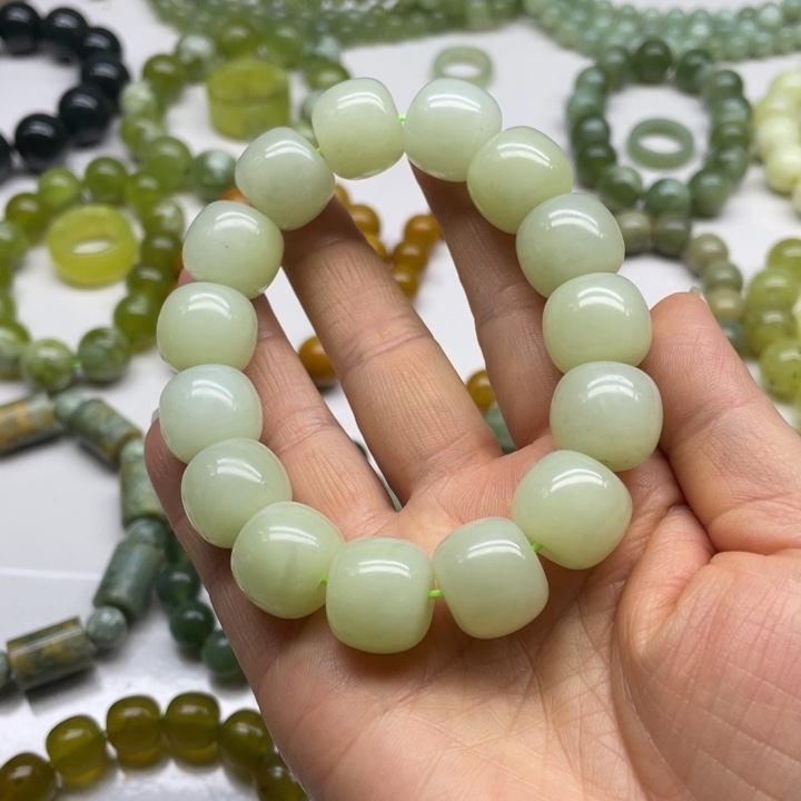 蛇纹石玉手串未镶嵌?