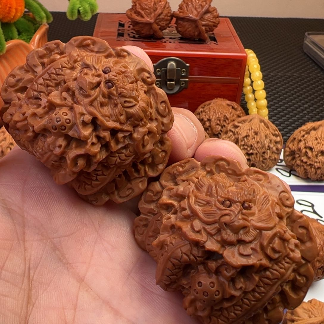 文玩核桃把件天****哥雕刻