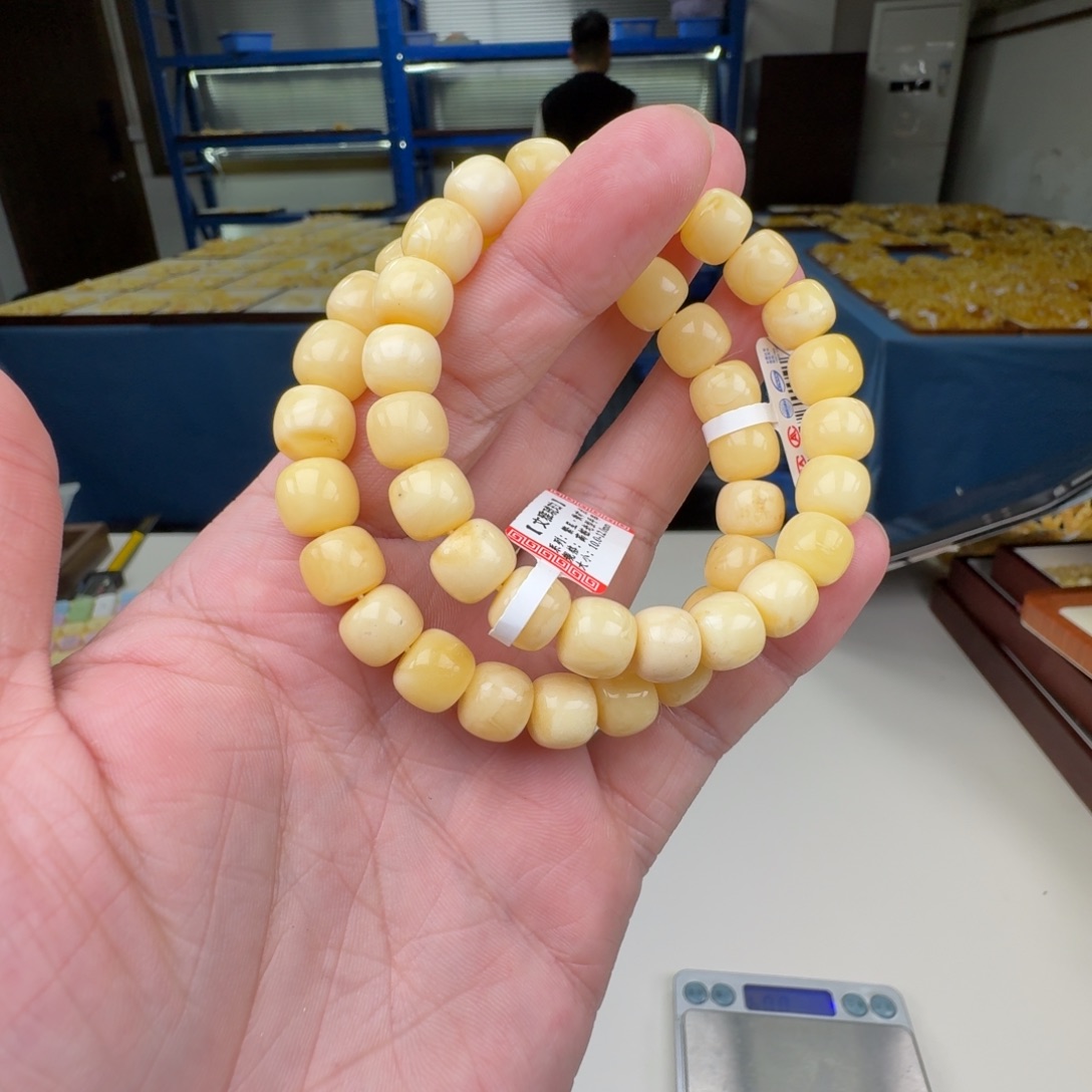 琥珀未镶嵌手链多样性发其一