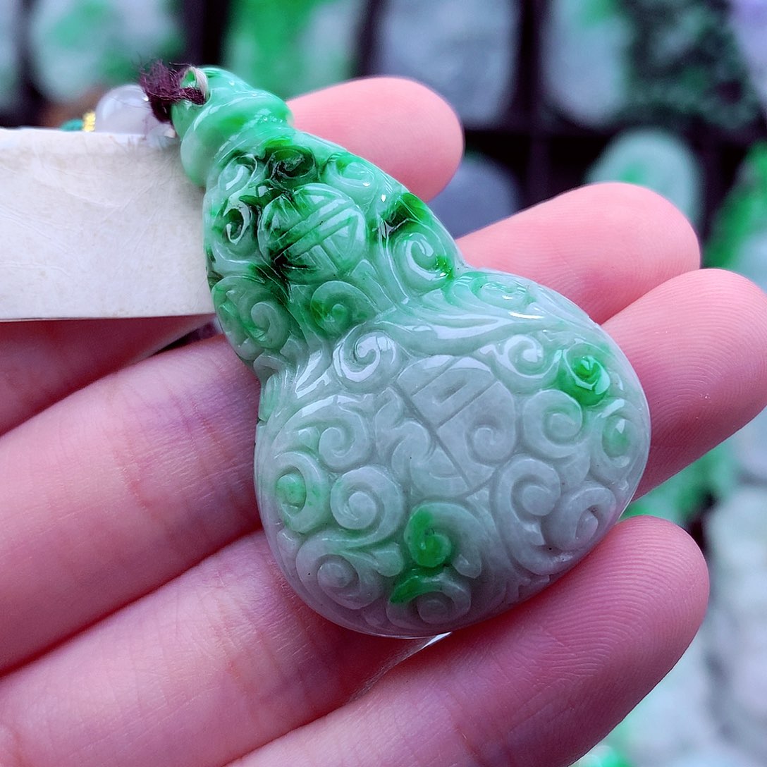 翡翠未镶嵌颈饰挂件