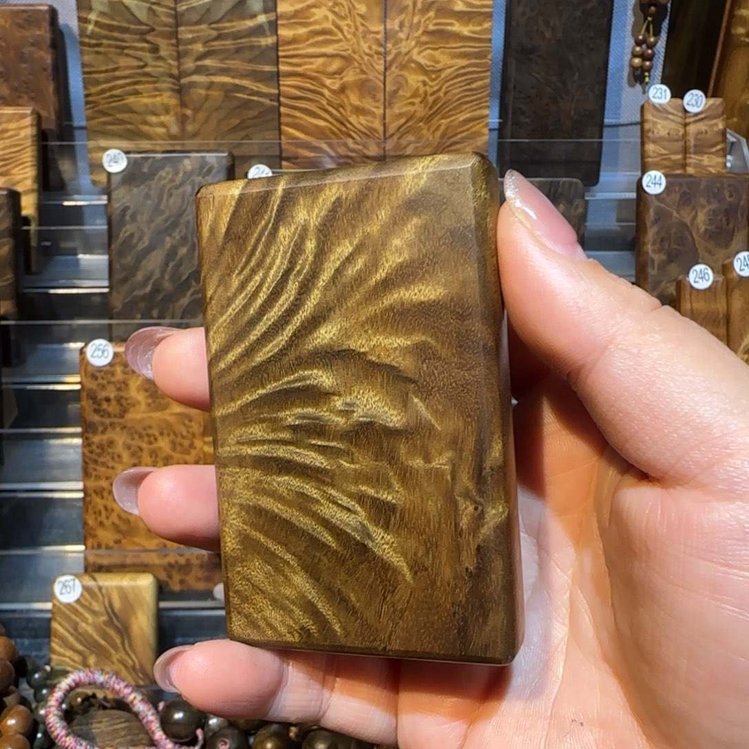 x***.楠木（金丝楠）把件金丝楠木小叶桢楠