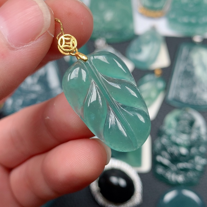 翡翠颈饰未镶嵌翡翠