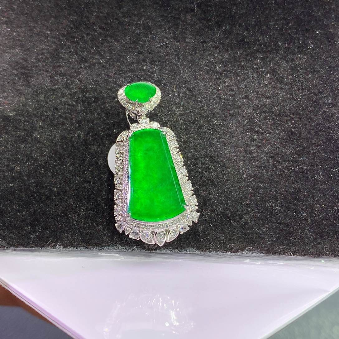 翡翠18K金镶嵌吊坠(赠链)