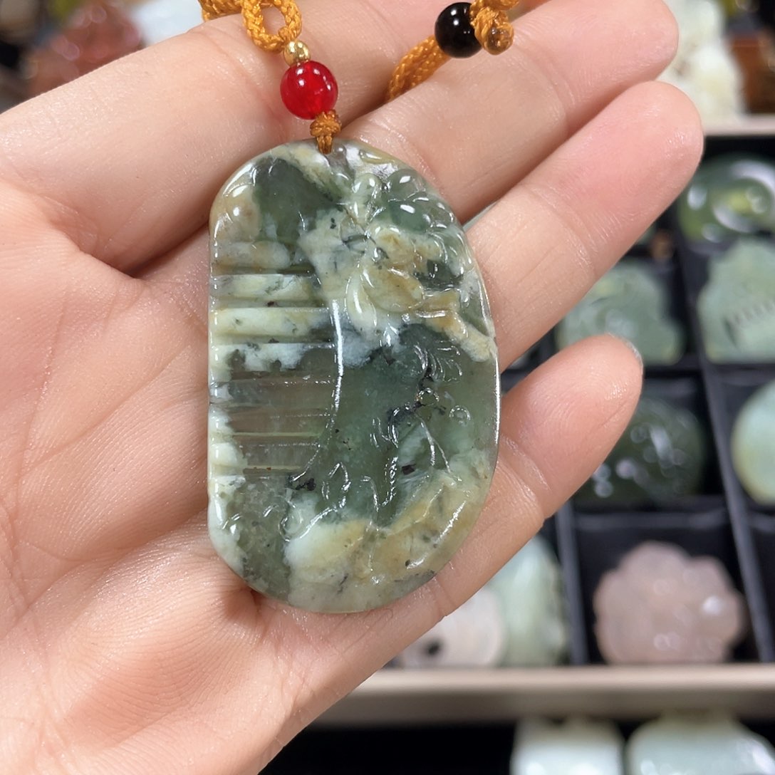 蛇纹石玉颈饰未镶嵌