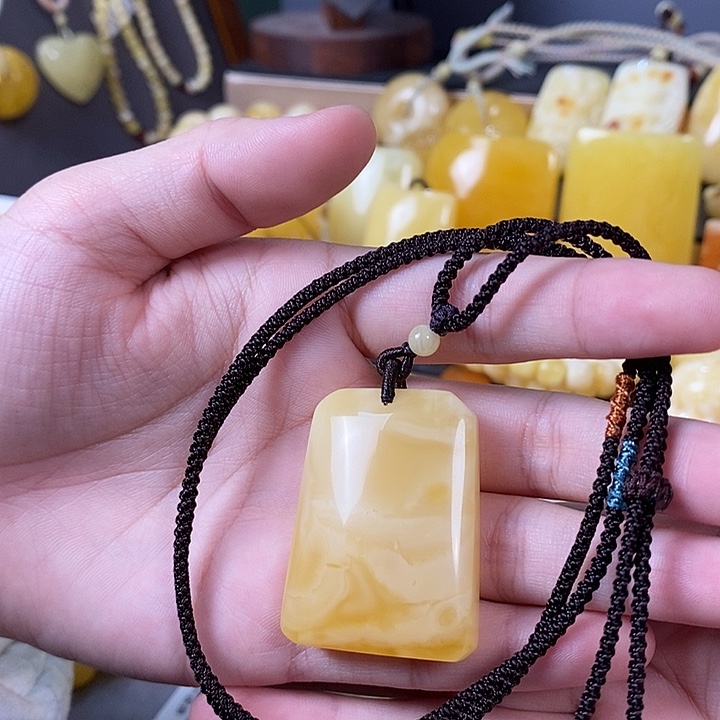 琥珀未镶嵌裸石无事牌